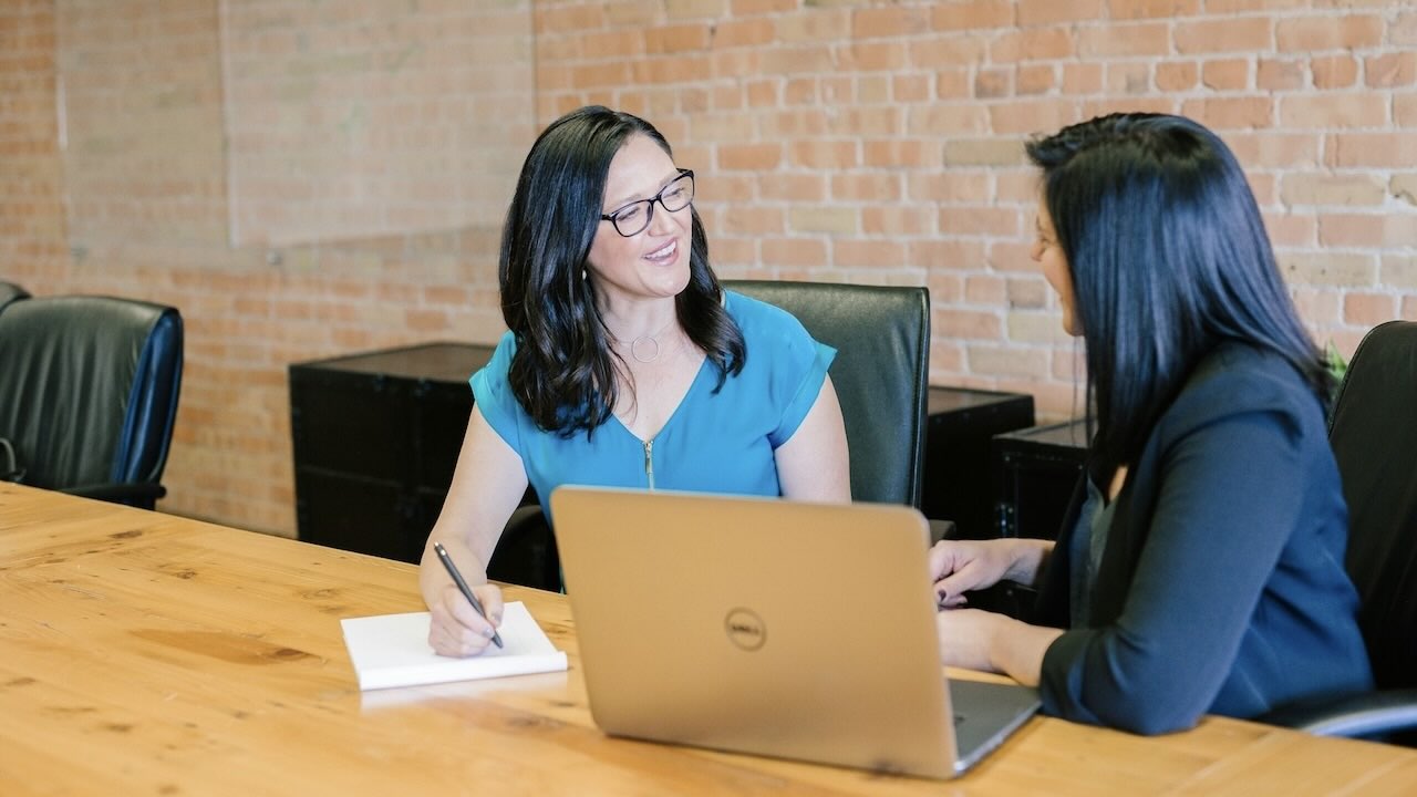 HR manager using her people agility in her staff coaching session