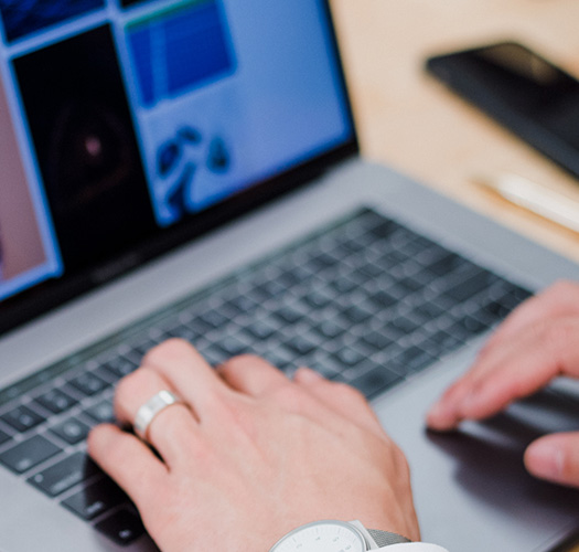 Man doing a cognitive assessments and explaining the bennefits