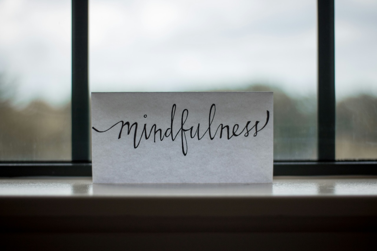Paper sign on a table saying Mindfulness